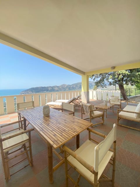 Property building, View (from property/room), Balcony/Terrace, Sea view, sunbed