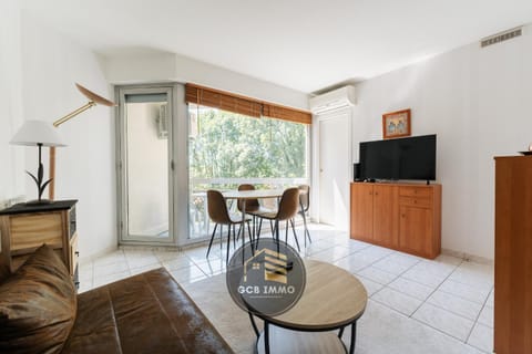 Le Cocon - 4 personnes et Parking Privé Gratuit Apartment in Meylan