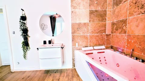 Hot Tub, Hot Tub, Bathroom, Spa and wellness centre/facilities, Bath