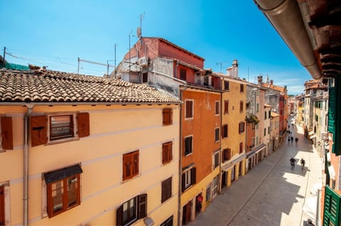 City view, Street view