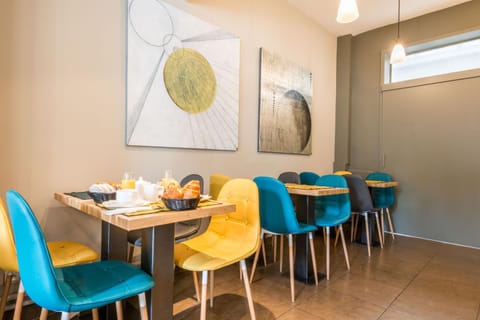 Restaurant/places to eat, Dining area