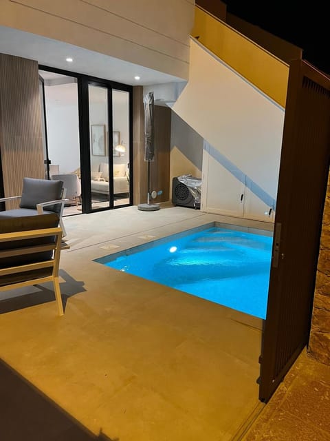 Swimming pool, Swimming pool