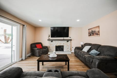 TV and multimedia, Living room, Seating area
