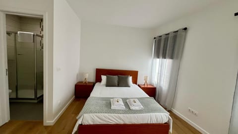 Toilet, Bed, Photo of the whole room, Bedroom, towels, wardrobe, air conditioner