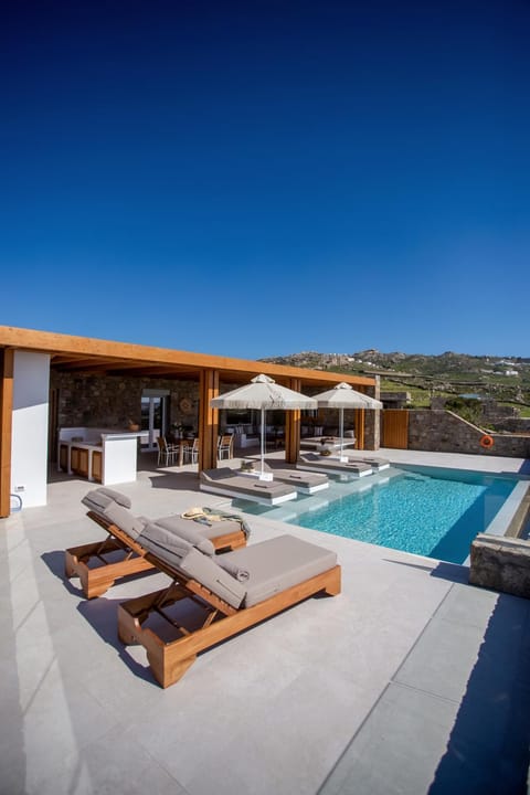 Day, Natural landscape, Swimming pool, sunbed