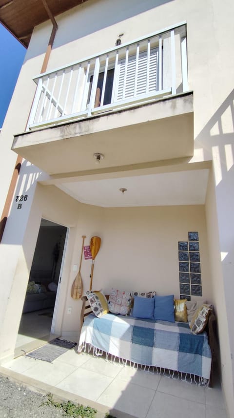 Property building, Facade/entrance, Day, Balcony/Terrace