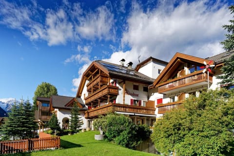 Property building, Neighbourhood