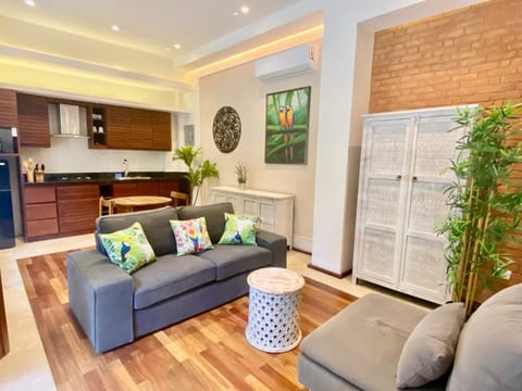 Kitchen or kitchenette, Living room, Seating area