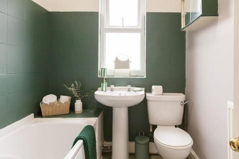 Toilet, Bathroom, Bath, towels