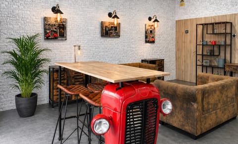 Facade/entrance, Lounge or bar
