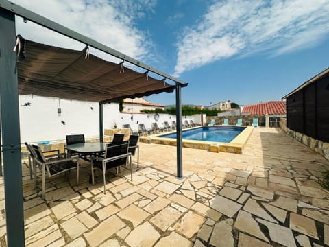 Patio, Day, Dining area, Pool view, Swimming pool, sunbed