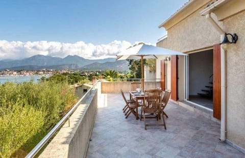 View (from property/room), Balcony/Terrace, City view, Sea view
