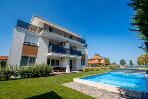 Property building, BBQ facilities, Garden, Balcony/Terrace, Cycling, Garden view, Pool view, Swimming pool, Swimming pool, sunbed