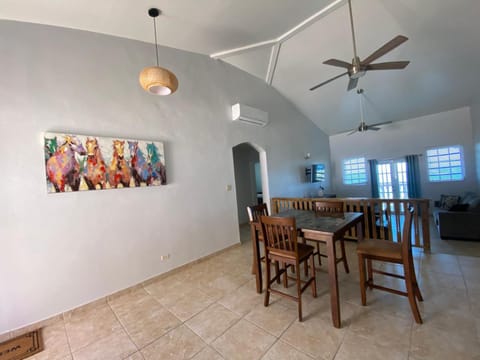 The Pink House, Saint Thomas, Ocean View Apartment in Virgin Islands (U.S.)