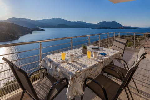View (from property/room), Balcony/Terrace, Garden view, Sea view, Sunset