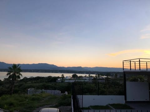 Hermosa casa vista al lago House in Tequesquitengo