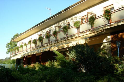 Patio, Staff, Staff, Facade/entrance, Spring, Summer, Garden, Balcony/Terrace, On site, Garden view