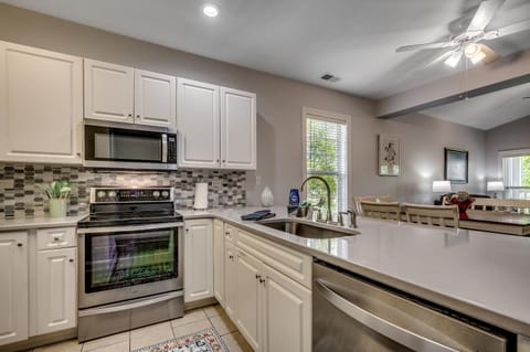 Gorgeous Golf Condo Near AirportBeach&Attractions House in Carolina Forest
