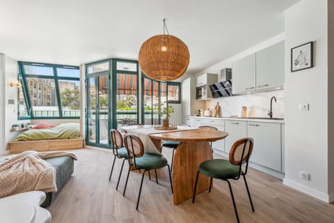 Kitchen or kitchenette, Living room, Dining area