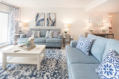 Pinnacle Port B1-208 House in Sunnyside