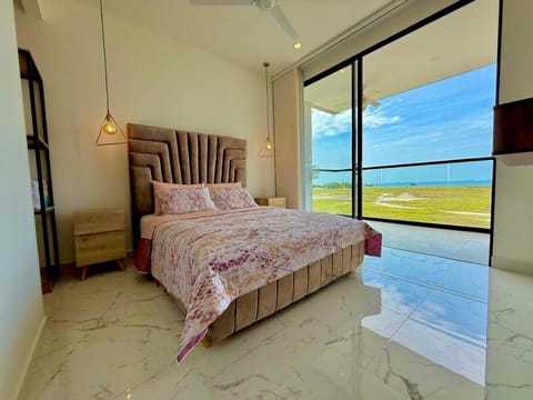 Photo of the whole room, Bedroom, Sea view