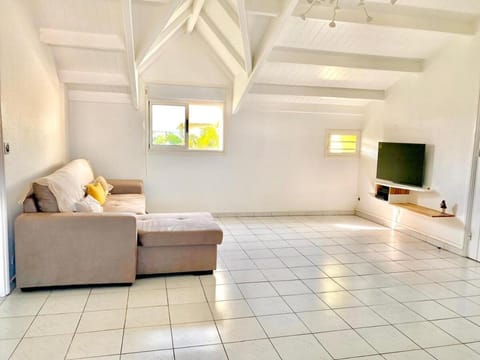 Communal lounge/ TV room, TV and multimedia