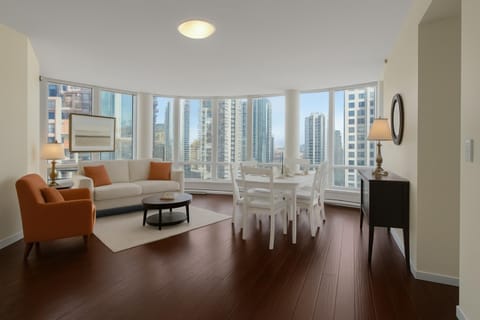 Luxury 3BR Apartment In The Heart Of Downtown - Gorgeous Views! Apartment in Vancouver