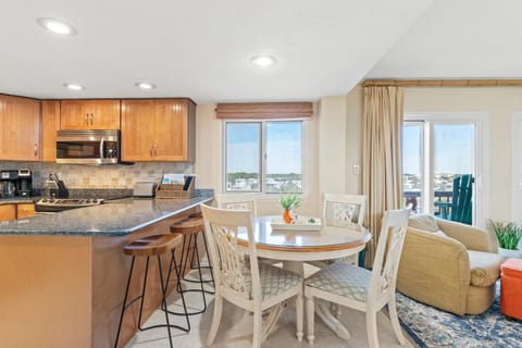 Pinnacle Port A-514 House in Sunnyside