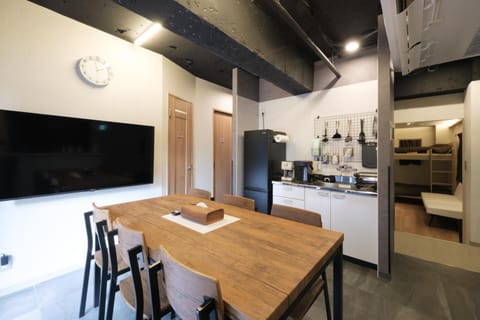 TV and multimedia, Kitchen or kitchenette, Dining area