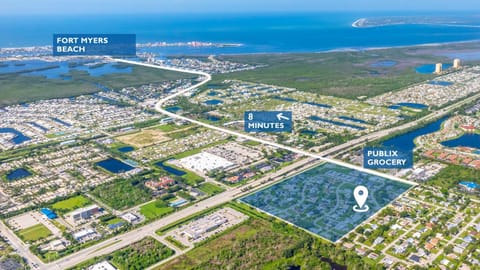 Neighbourhood, Bird's eye view, Beach, Supermarket/grocery shop, Location