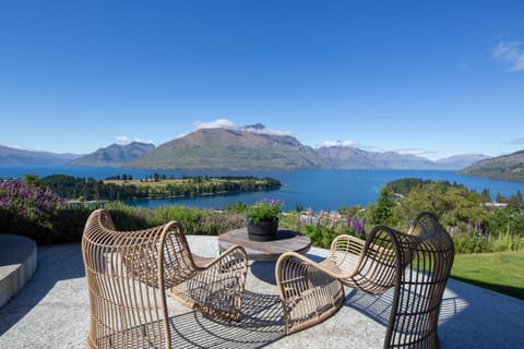 Patio, Natural landscape, Balcony/Terrace, Balcony/Terrace, Seating area, Lake view, Mountain view
