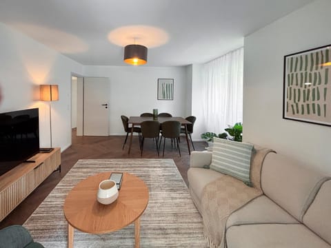 Bed, TV and multimedia, Living room, Seating area, Dining area