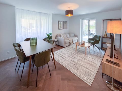 Living room, Seating area, Dining area