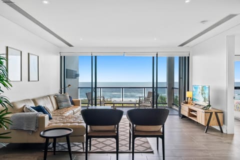 Natural landscape, View (from property/room), Balcony/Terrace, Living room, Seating area, Sea view