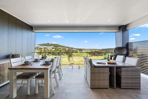 View (from property/room), Balcony/Terrace, Seating area, Dining area