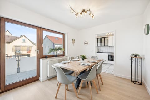 Balcony/Terrace, Living room, Dining area, Food