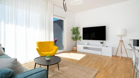 Communal lounge/ TV room, TV and multimedia, Living room