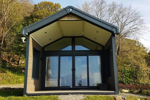 POD4 Family Glamping with seaview & Wi-Fi Chalet in Wales