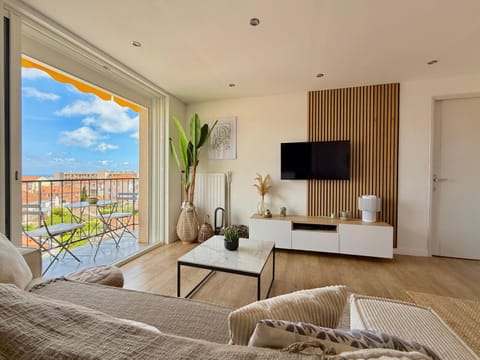 TV and multimedia, View (from property/room), Balcony/Terrace, Living room