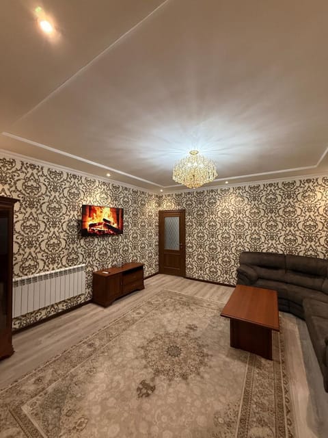 Bed, TV and multimedia, Living room, Photo of the whole room, Seating area