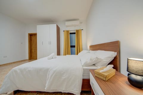 Bright & Spacious Beachside Apartment by SF Homes Apartment in Marsaskala