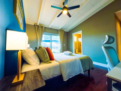 2139 SanMateo 3B AC Home Parking WIFI fully Fenced Yard House in San Mateo