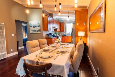 2139 SanMateo 3B AC Home Parking WIFI fully Fenced Yard House in San Mateo