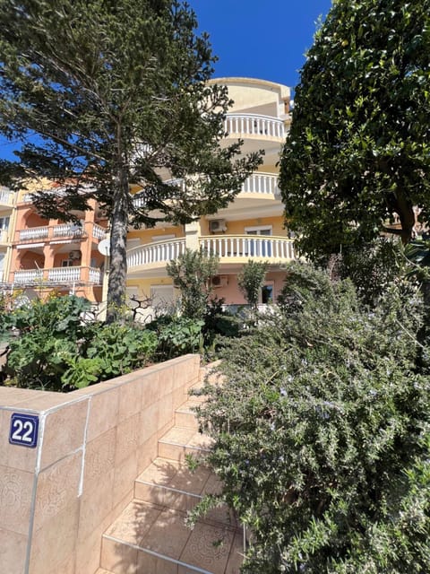 Property building, Garden, Balcony/Terrace, Garden view