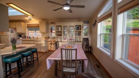 Cozy Waterfront Cottage with Hot Tub in Lakeside, Oregon House in Lakeside