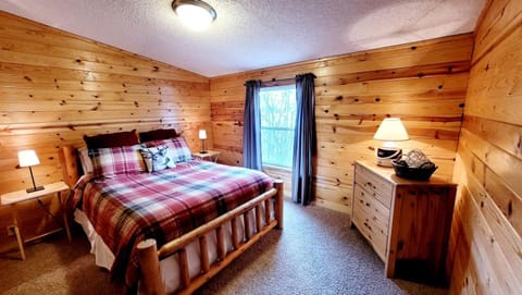 Lakefront Family-Friendly Cabin with a Games Room in Birchwood, Wisconsin Cabin in Wisconsin