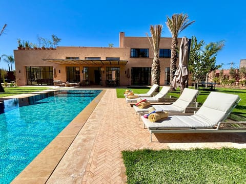 Property building, Spring, Day, Garden, Garden view, Pool view, Swimming pool, sunbed