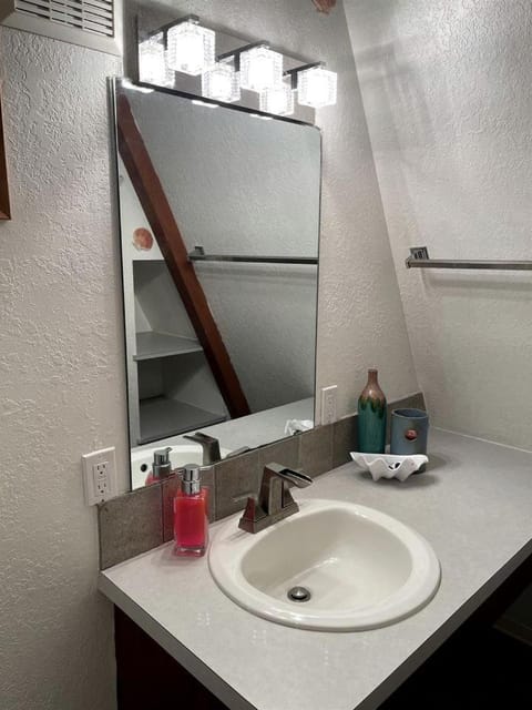 Gorgeous A-Frame by the Beach in Otter Rock, Oregon Chalet in Otter Rock