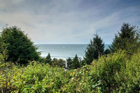Gorgeous A-Frame by the Beach in Otter Rock, Oregon Chalet in Otter Rock