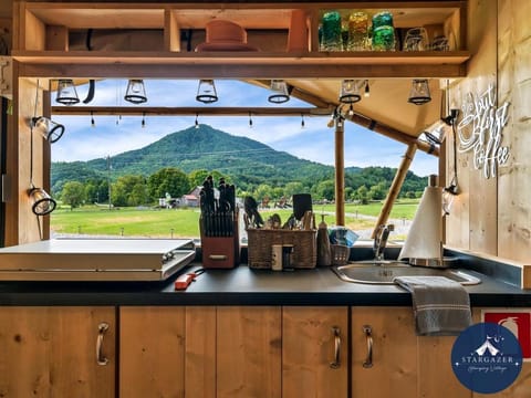 Kitchen or kitchenette, Mountain view